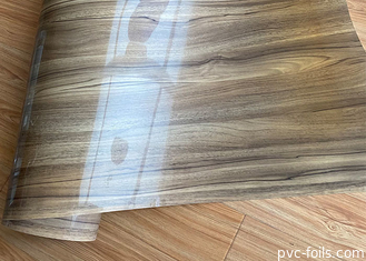 il legno decorativo spesso del film del PVC di 0.30mm effettua l'alta superficie di lucentezza