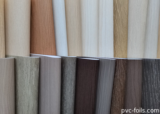 Film decorativo in PVC con grano di legno supermatto per profilati e pannelli in WPC