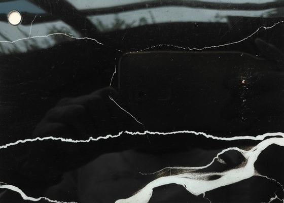 Fogli di mobili in PVC di marmo nero ad alto lucido autoadesivo per la tavola