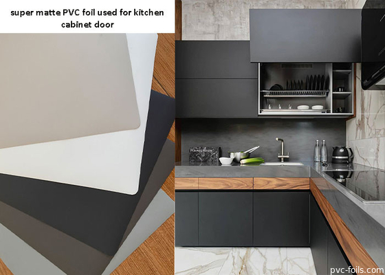 Pellicola decorativa in PVC nero super opaco per ante da cucina