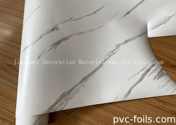 Rollo di pellicola a membrana in PVC di marmo bianco per la decorazione delle porte degli armadi