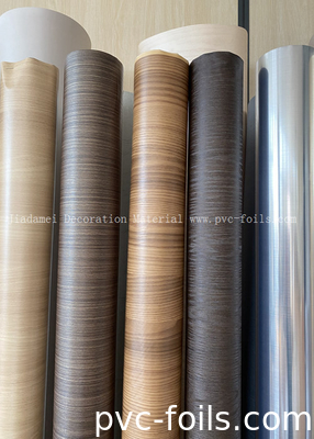Rollo di pellicola in PVC a modello di legno per la decorazione dei pannelli dei mobili interni