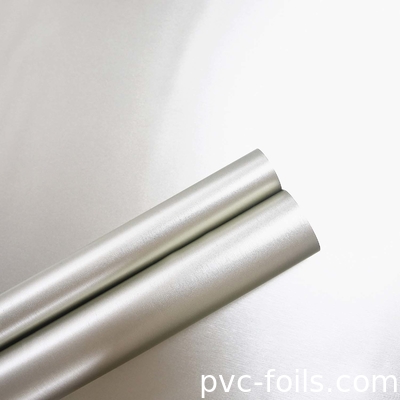 Film decorativo in PVC in argento metallico lucido per la laminazione dei pannelli dei mobili