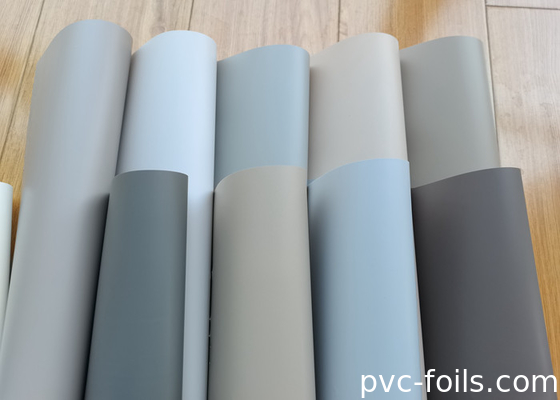 Rollo di pellicola decorativa in PVC a colori solidi e lisci e setacciati per la stampa a membrana