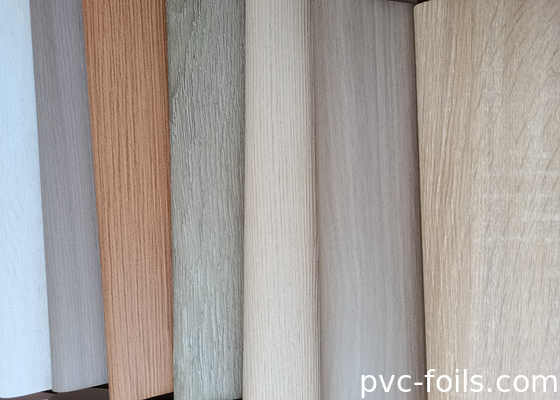 Pellicola di avvolgimento in PVC a grano di legno di quercia rustico per la trasformazione dei pannelli di mobili