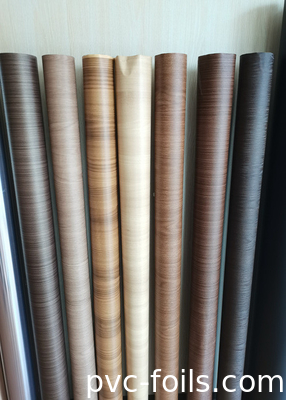 Pellicola di laminazione in PVC a grani di legno di quercia dorata per profili di finestre e porte