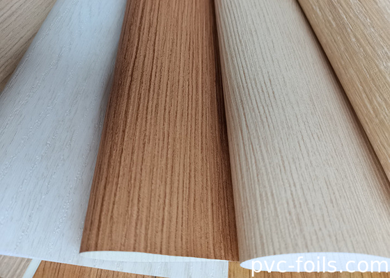 Pellicola di laminazione in PVC a grani di legno di quercia dorata per profili di finestre e porte