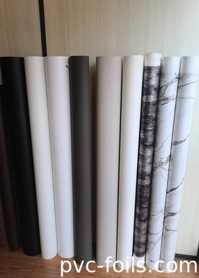 Film decorativo in PVC matt in marmo bianco per applicazioni a pressione sotto vuoto nei pannelli dei mobili